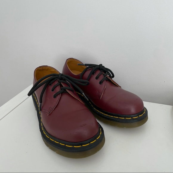 *SOLD* Dr. Martens Smooth Leather Oxford Shoes - Picture 2 of 11